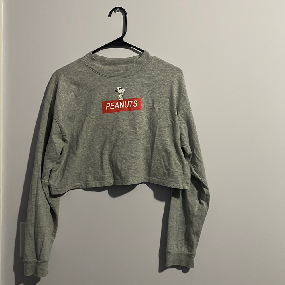 Peanuts crop long sleeve top size M